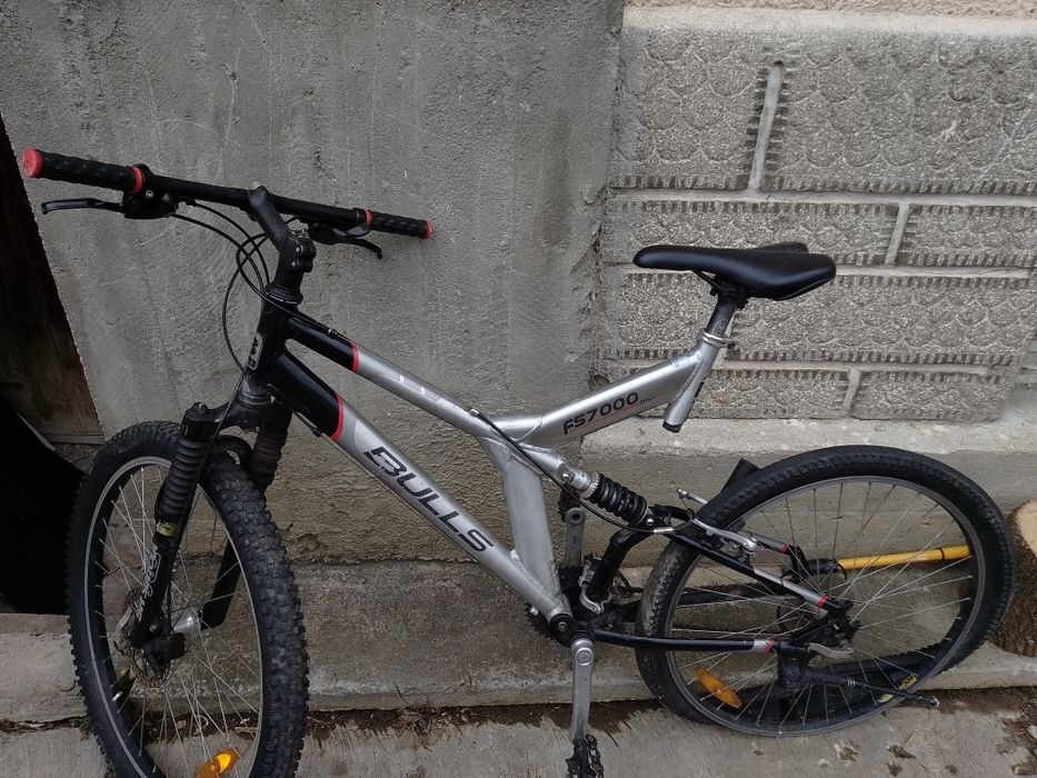 Bicicleta de vânzare.probleme are numai pe roata din spate  are pana