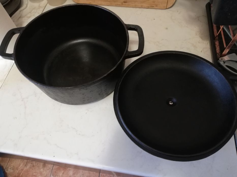 Oala de fontă 5litri cu capac