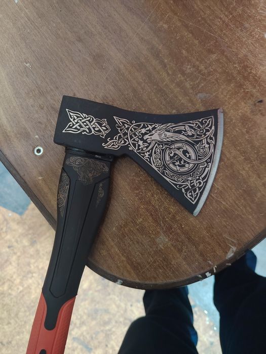 Продаю топоры с гравировкой