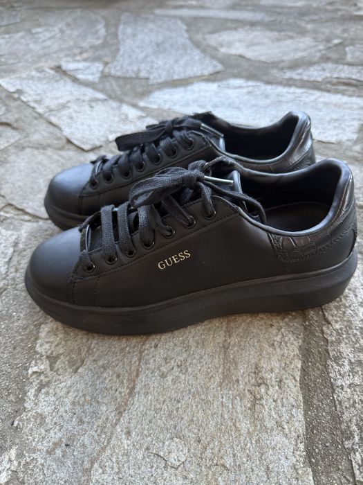 Черни обувки Guess