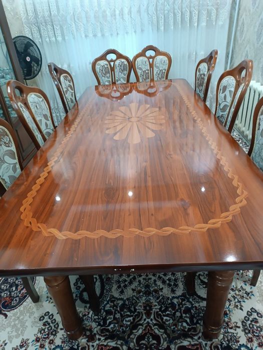 Стол   стуллар   сотилади  2.5  га  1.10  см