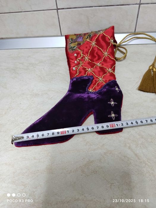 Ciorap decorativ brodat si cu margele pentru Craciun, 45cm