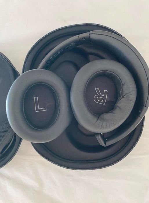 Vând căști Soundcore