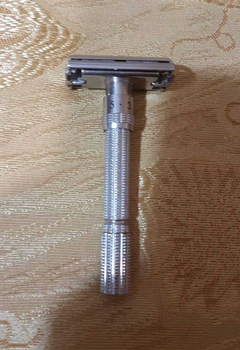 Продавам самобръсначка модел: Gillette Slim Adjustable
