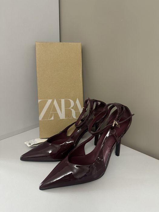 Женские туфли бордового цвета