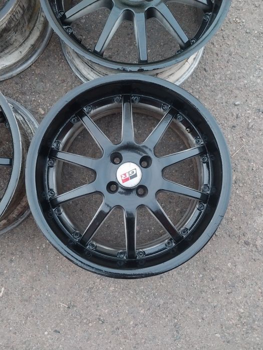 Диски R17 на многие авто. Один вареный.