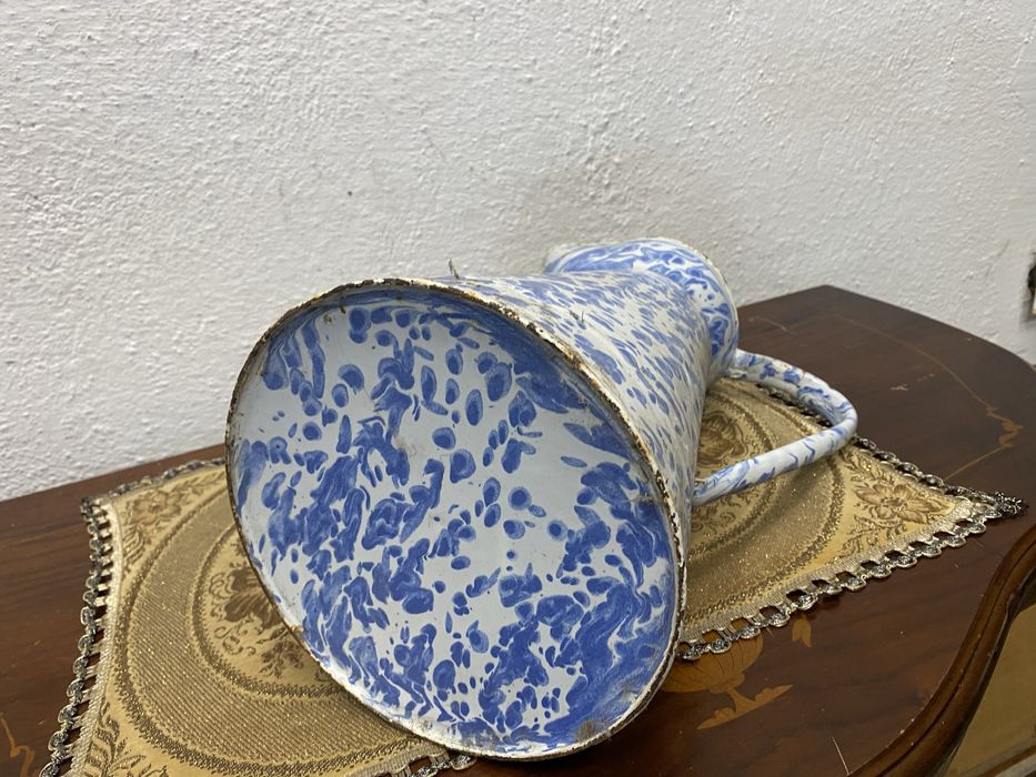 Голяма френска емайлирана кана