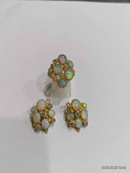 Vind set cercei și inel din aur 18kt cu diamante și opal natural
