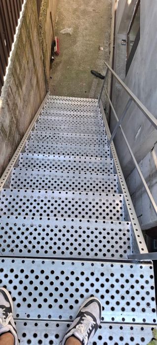 Scări metalice galvanizate la orice demisiune asiguram transport ori u