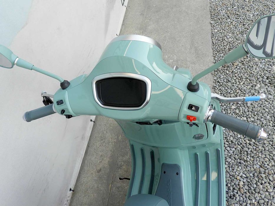 Scuter Vespa GTS 310 80th 2026 | Finantare rapida