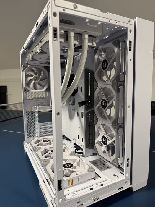 Carcasă PC premium Lian Li O11 Dynamic EVO XL alba + cooler Lian Li AIO