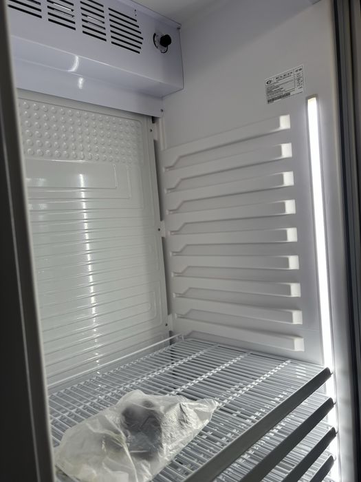 витринный холодильник!