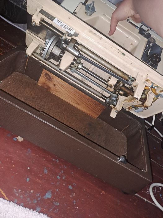 Продам швейную машинку