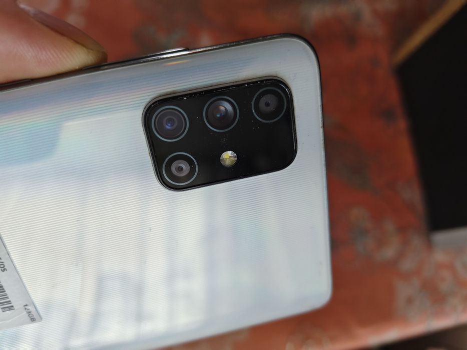 Продам Samsung A71