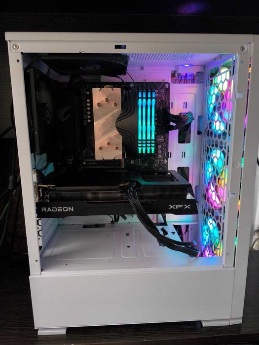 Vand PC Gaming Ryzen 5 5600X cu 9060XT 16GB
