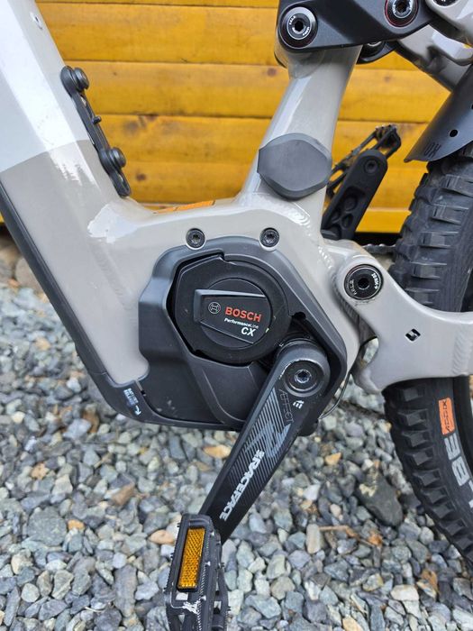 Bicicleta electrica focus Jam2 6.9 kashima bosch 750 Smart sau schimb cu avinox