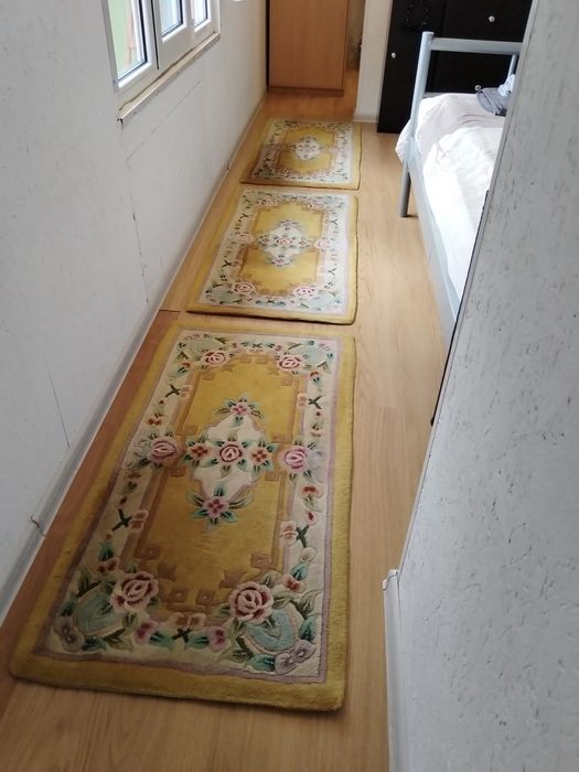 Китайски килими три броя размери 150 см на 65 см съхранявани грамотно и  правилно поддържани продават се заедно и поотделно цена на брой  100 евра