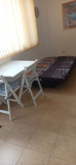 4 дървени стола-80лв,диван-150лв