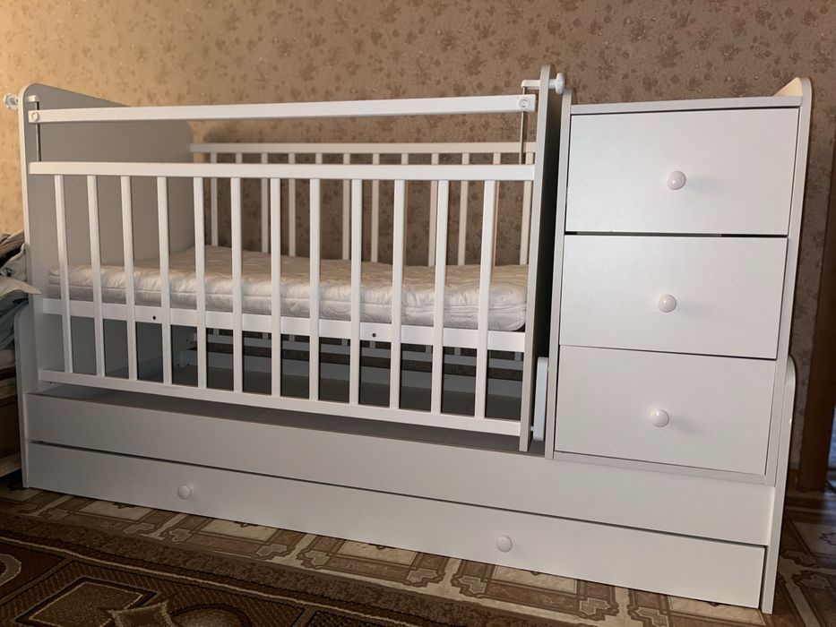 Детская кроватка с матрасом