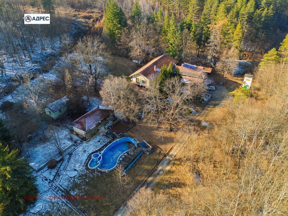 Продава се Хотел в с. Велчево, Област Ловеч - 768 кв.м за 679 €/кв.м - Снимка #3