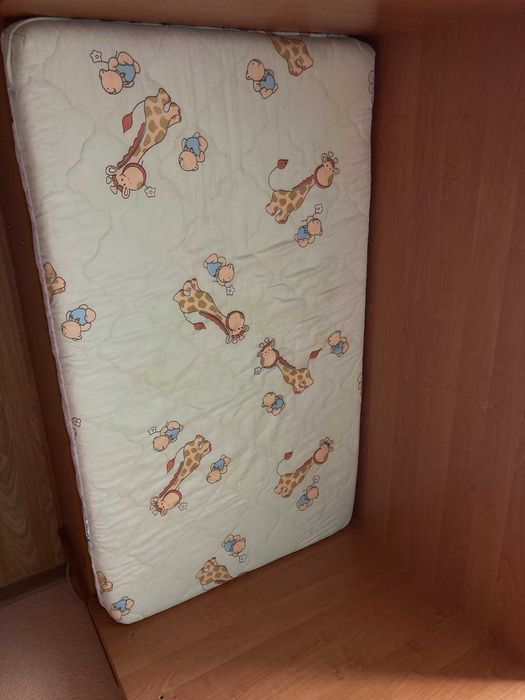 Детско легло в добро състояние