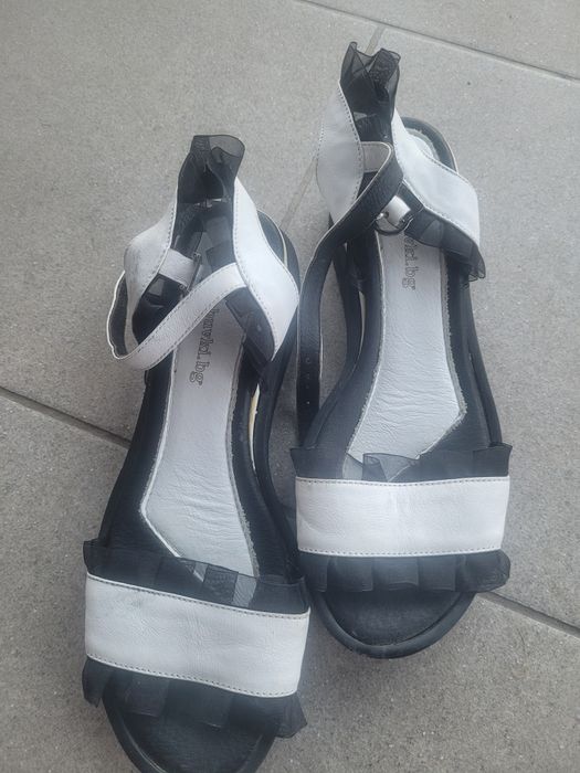 Дамски сандали и чехли