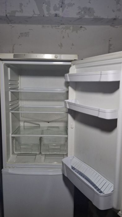 Холодильник indesit