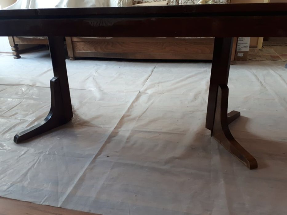 Ниска холна маса и столове