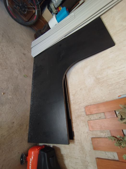 Продам угольный стол