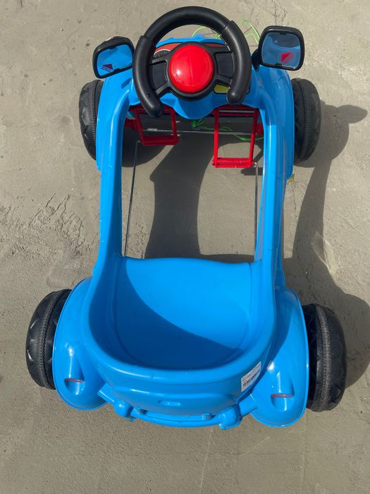 Детска кола с педали