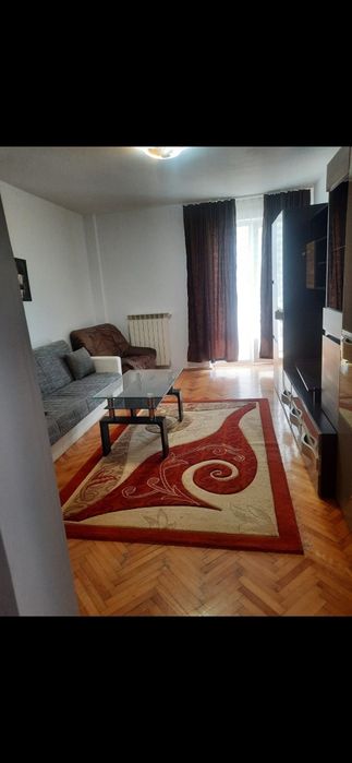 Închiriez apartament cu 2 camere
