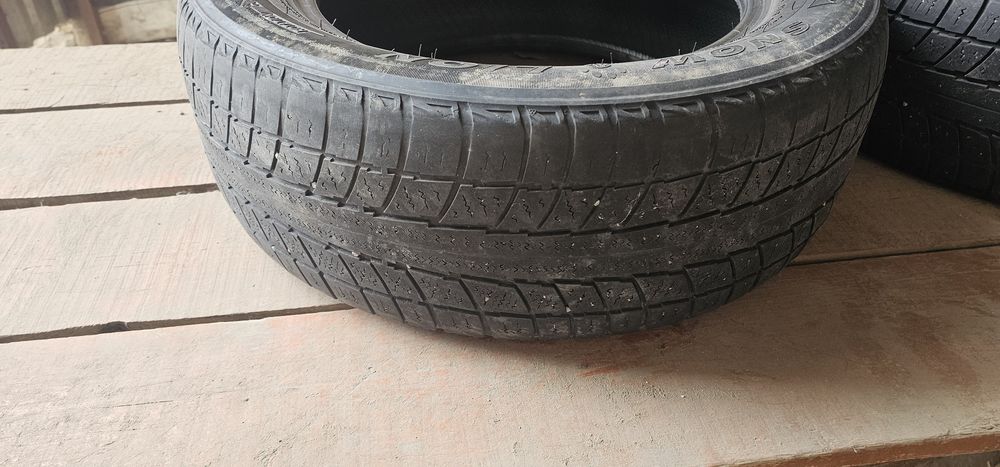 Продам зимний комплект шины. На сезон