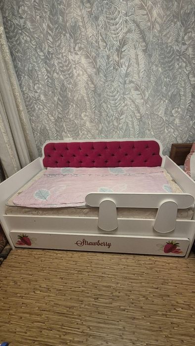 Продам кровать для девочки