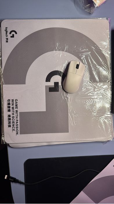 Продам игровые коврики Logitech