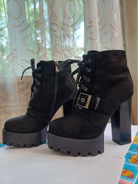 Продам новые сапоги