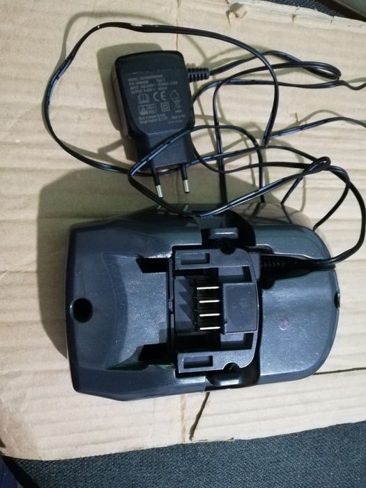 Incarcator Baterii Black Decker  pentru li ion 12v, 14,4v sau 18v

#10