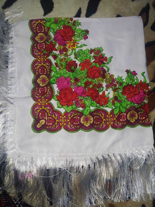 Платок красивый новый
