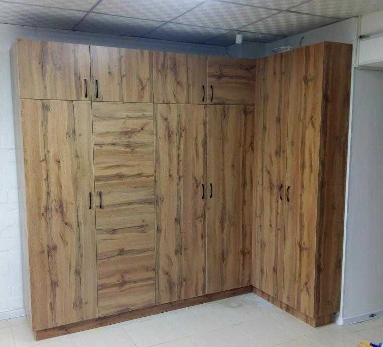 Шкаф  новый  удобный
