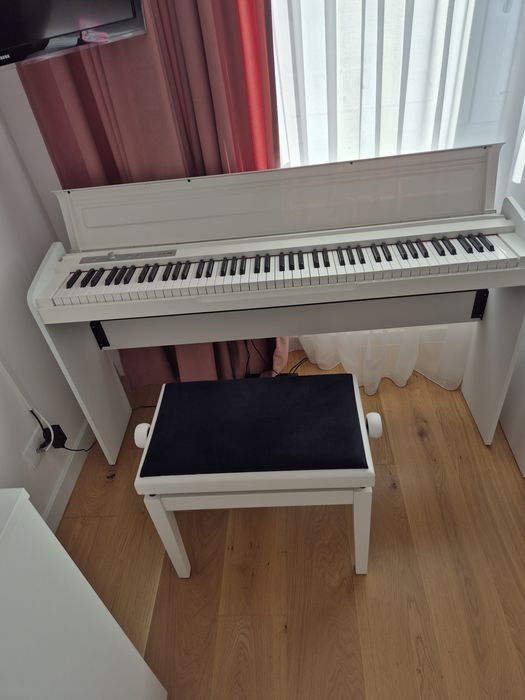 Pianina de vanzare