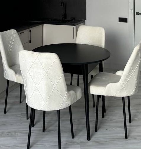 Продаётся круглый стол