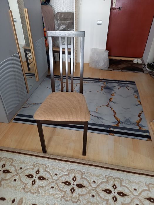 Стол со стульями
