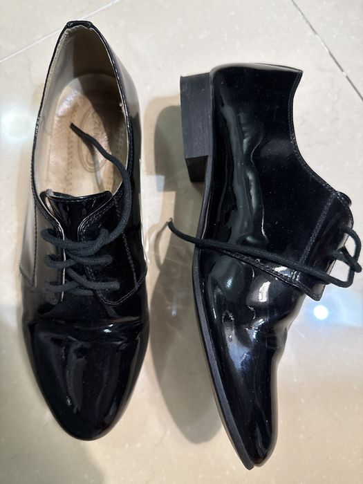 Продам ботинки женские