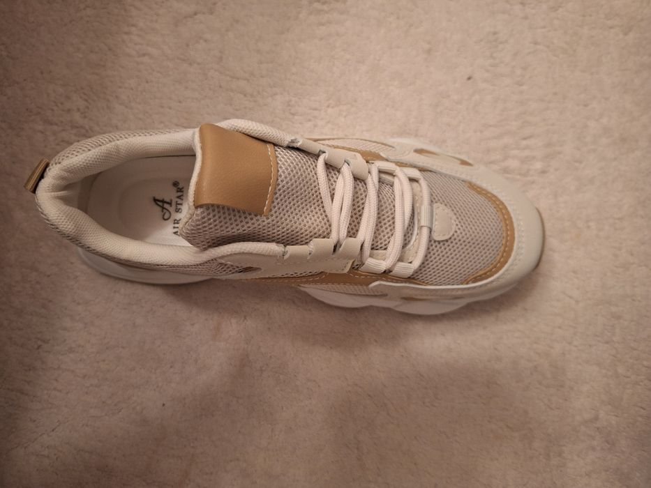 Дамски спортни маратонки