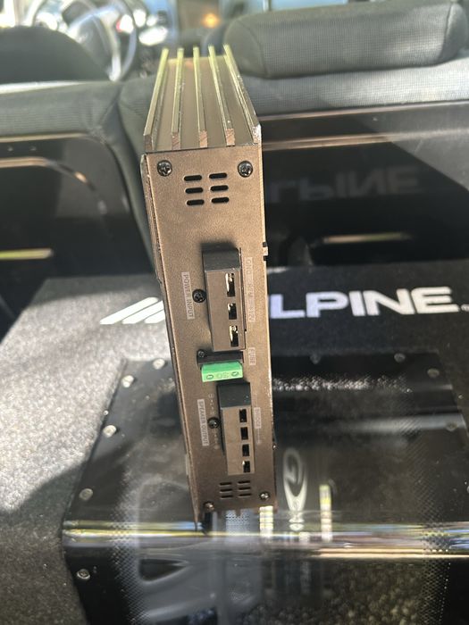 Бас каса Alpine + усилвател Thunder