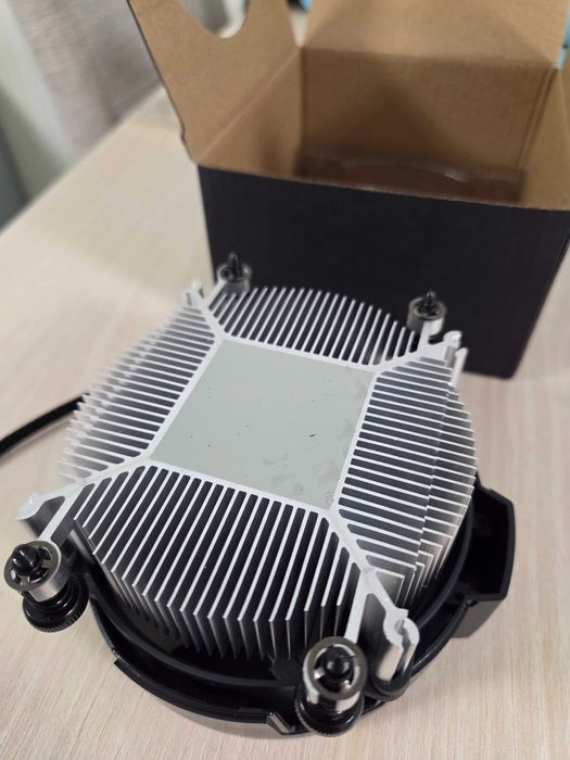 Оригинален вентилатор и радиатор AMD за Socket AM4 (нов)