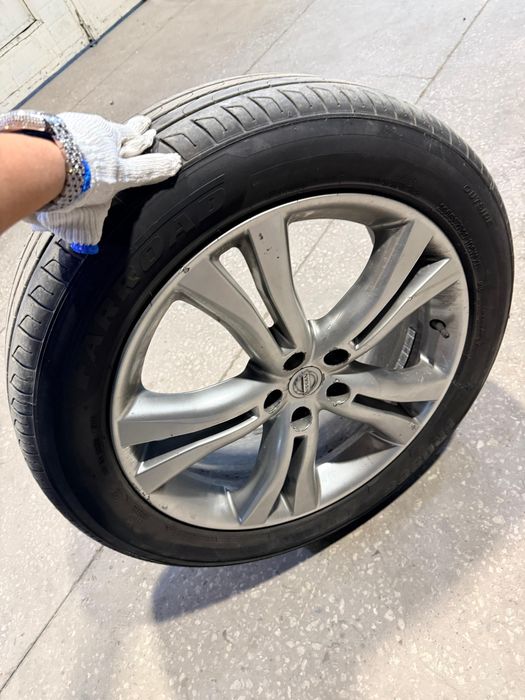 Продам комплект диски и резина