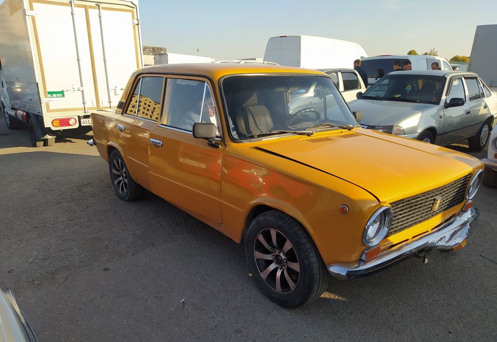 Vaz 21013 sotiladi faqat naxtga narxini kelishamiz