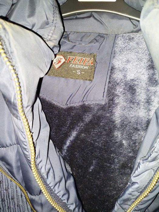 Geaca albastra cu fermoare,cambrata,imblanita TRANSPORT GRATUIT