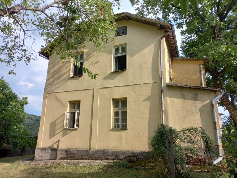 Продавам къща в село Миланово област София-град.