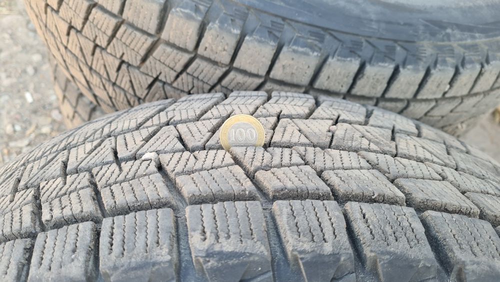 Продам шины Bridgestone 225/65 r18